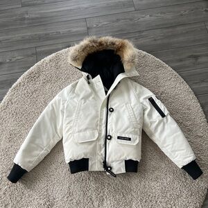 Canada goose white women’s parka size small
